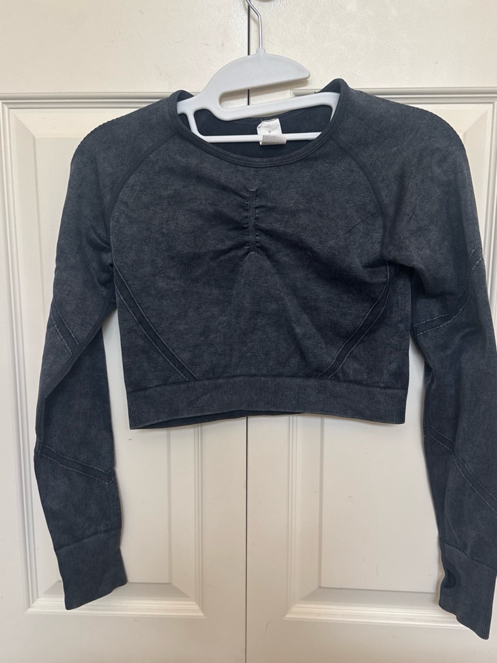 Women's Charcoal Cropped Long-Sleeve Top